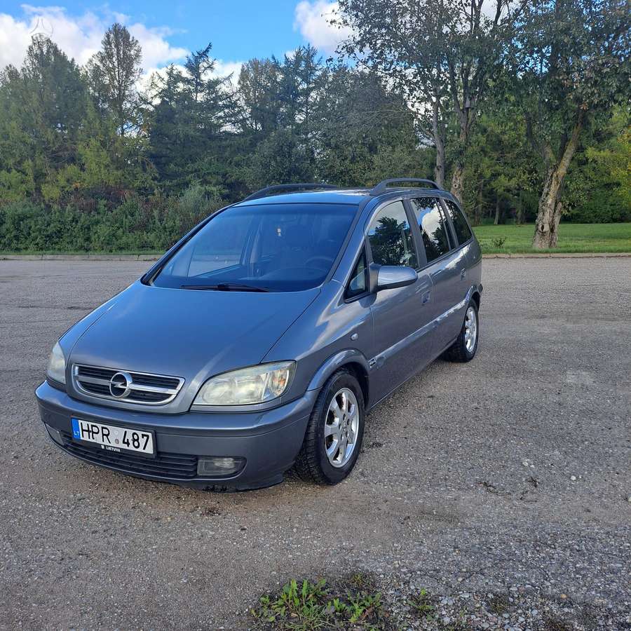 Opel Zafira 2005 — вигляд ззаду