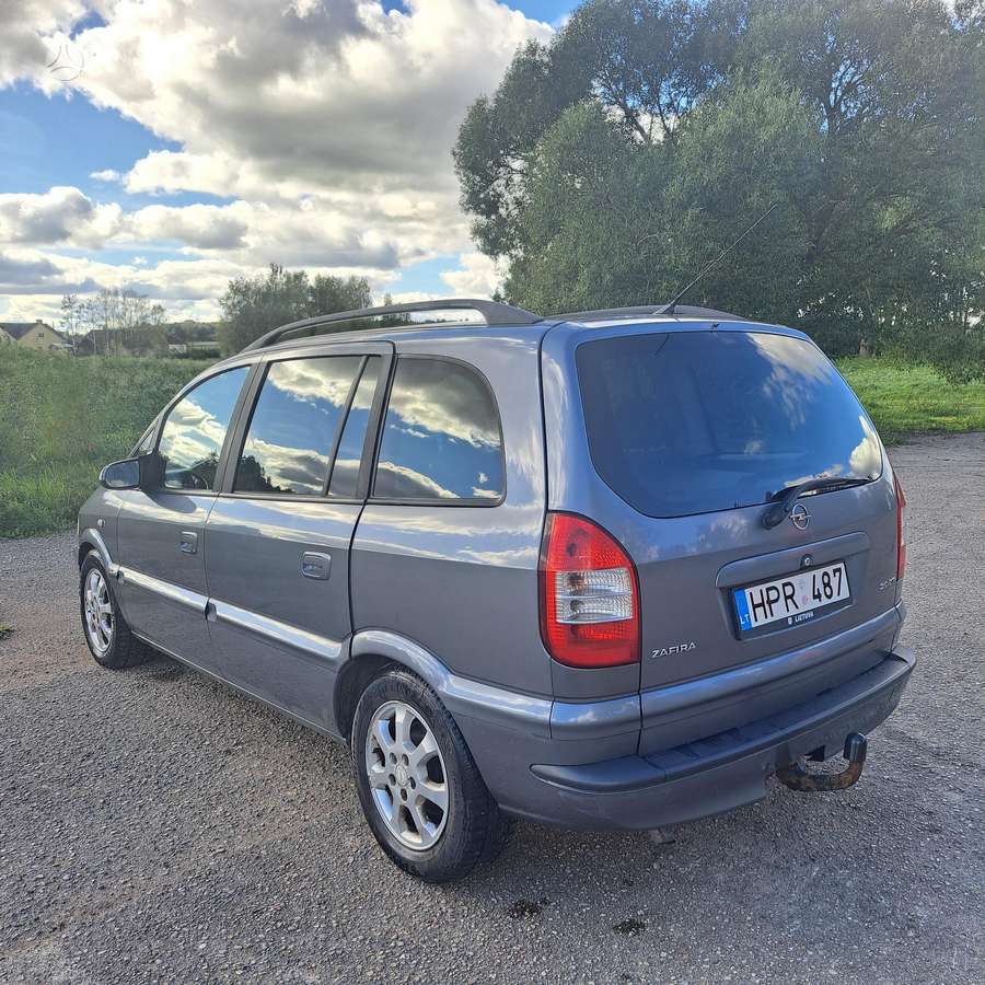 Opel Zafira 2005 — салон