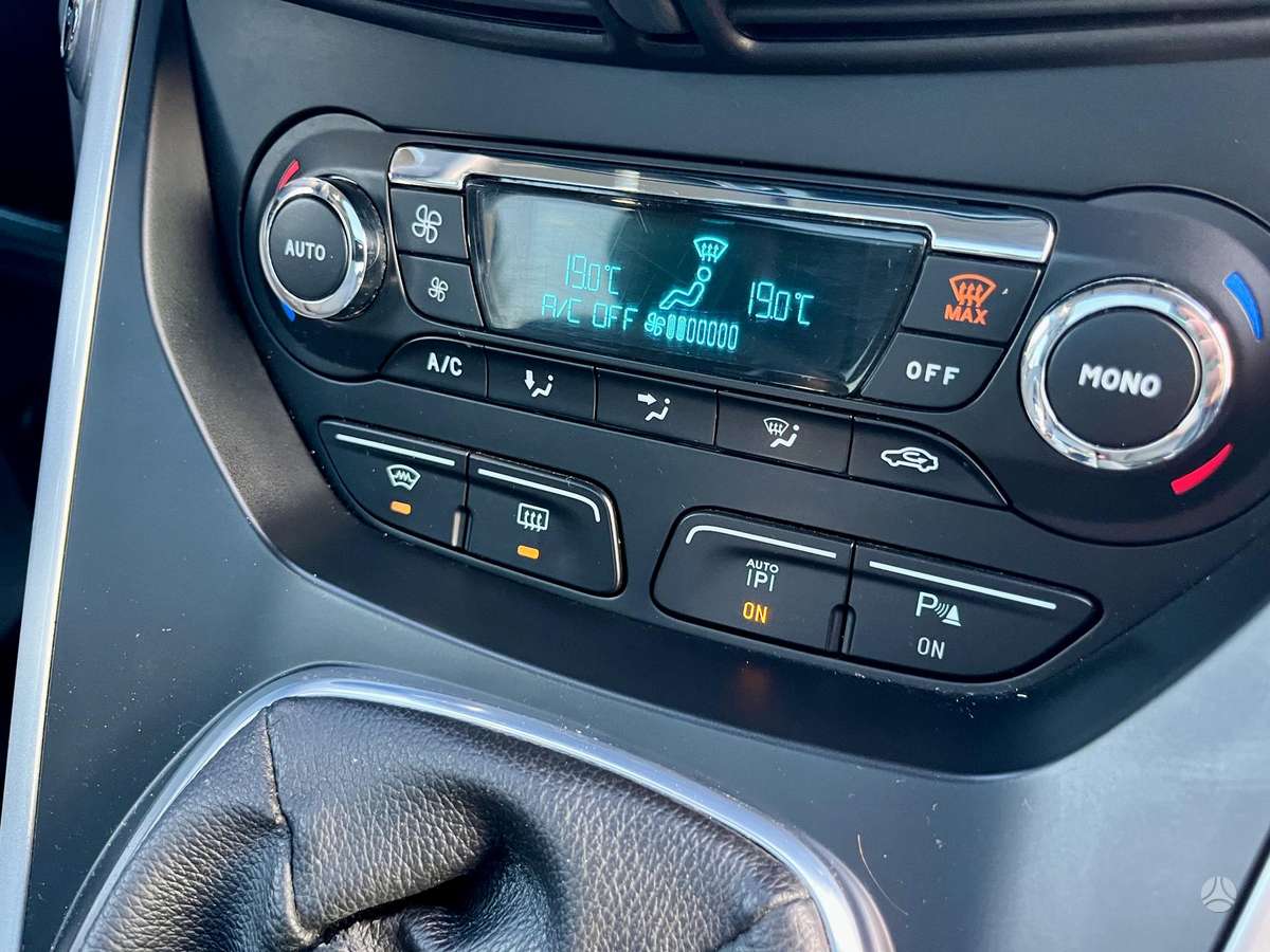 Ford Grand 2010 — photo 9