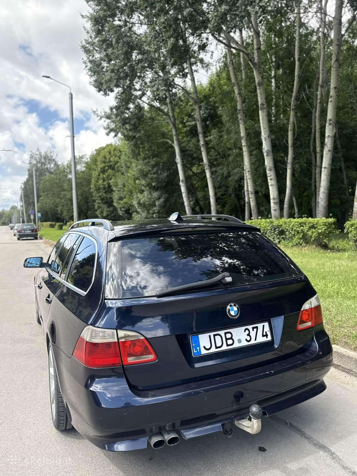 BMW 530 2005 — rear view