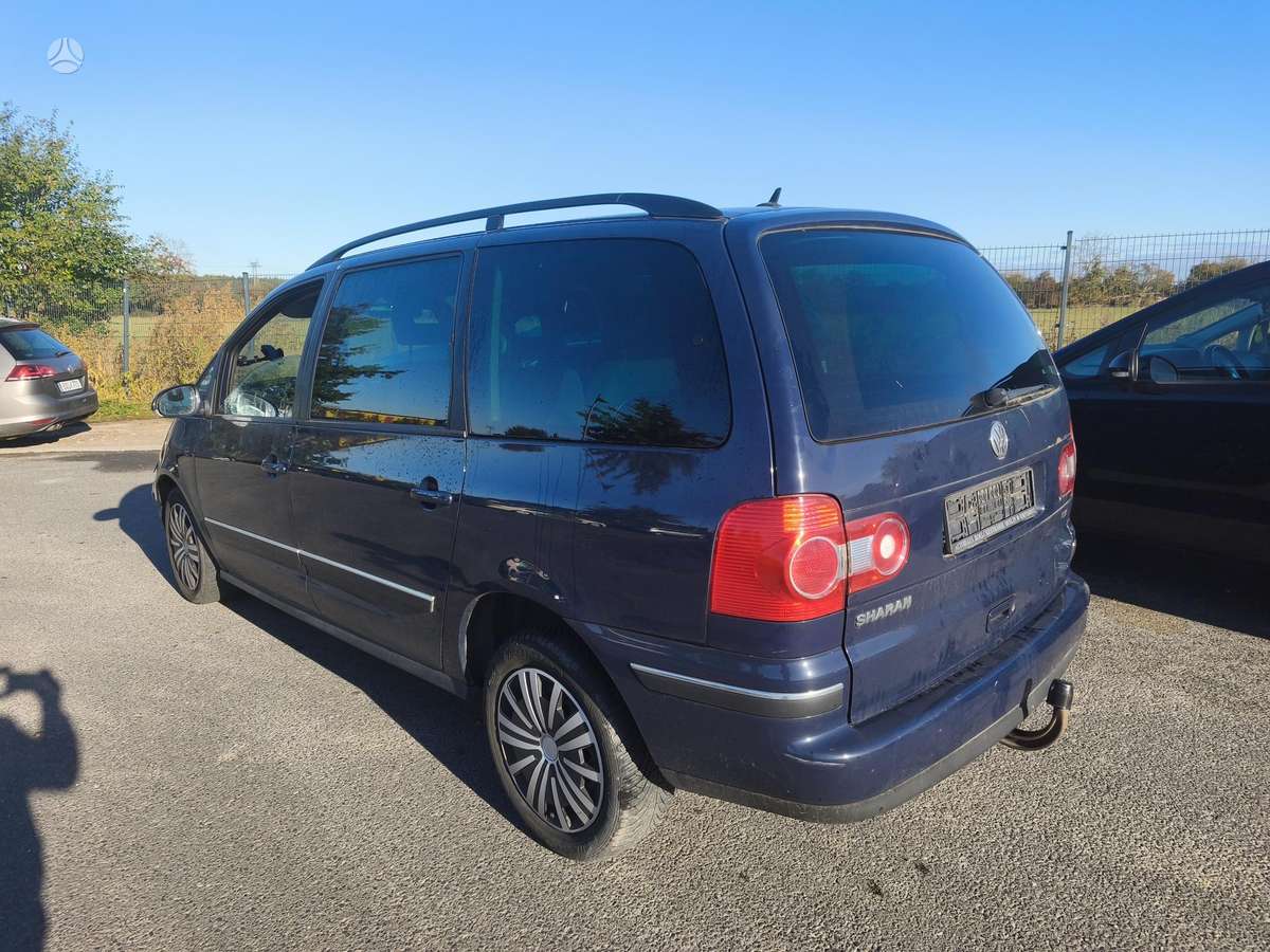 Volkswagen Sharan 2005 — rear view
