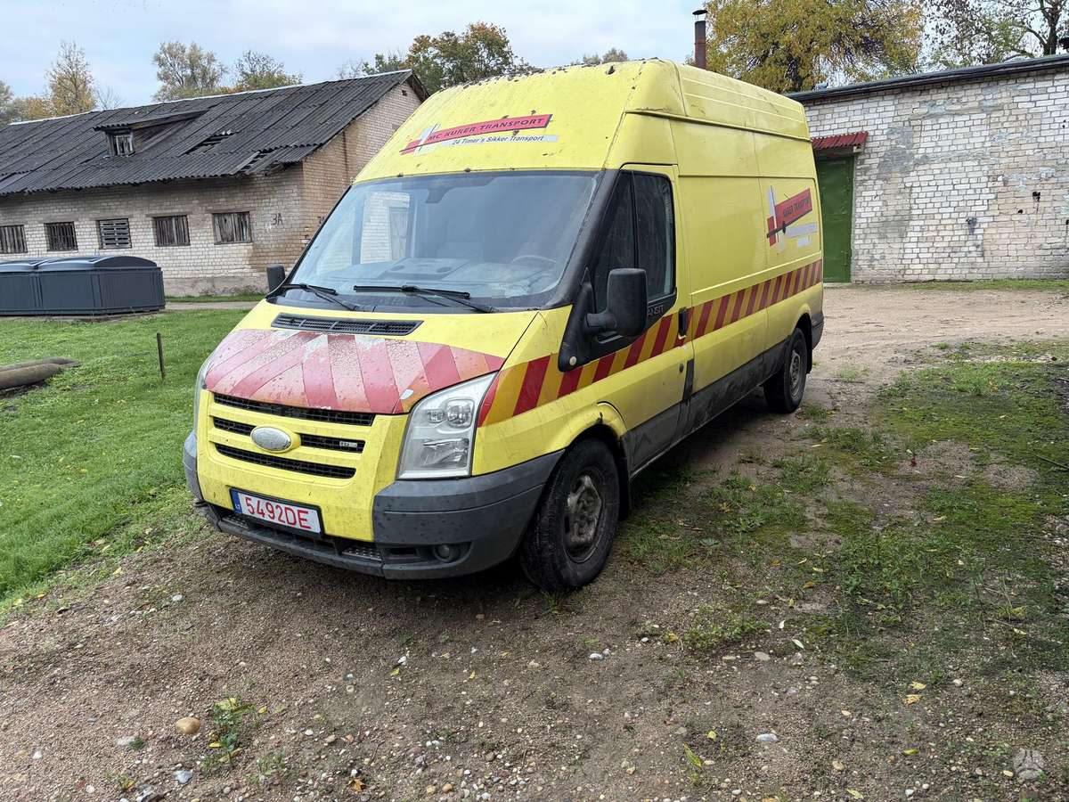 Ford Transit 2007 — rear view