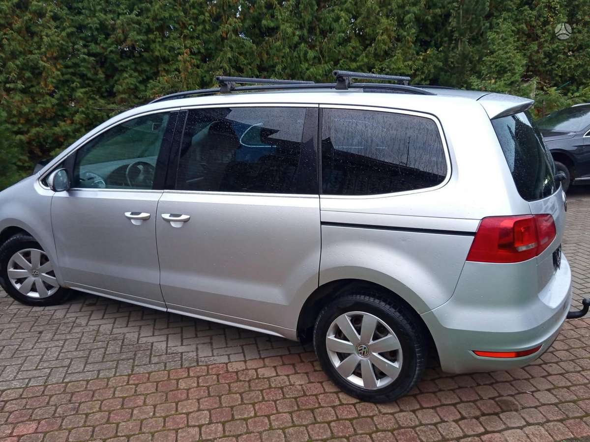 Volkswagen Sharan 2011 — rear view