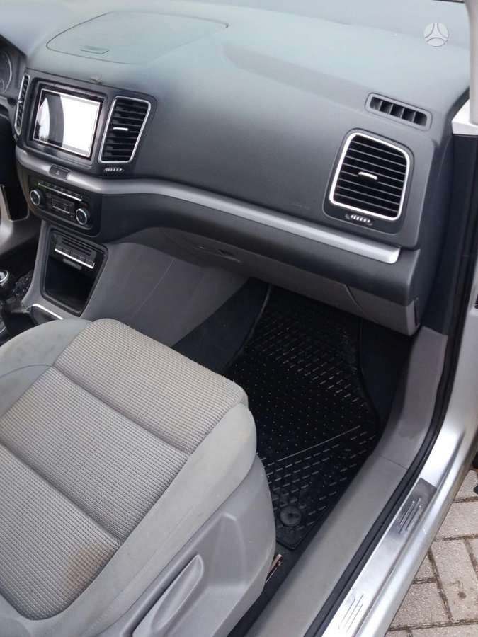 Volkswagen Sharan 2011 — photo 6