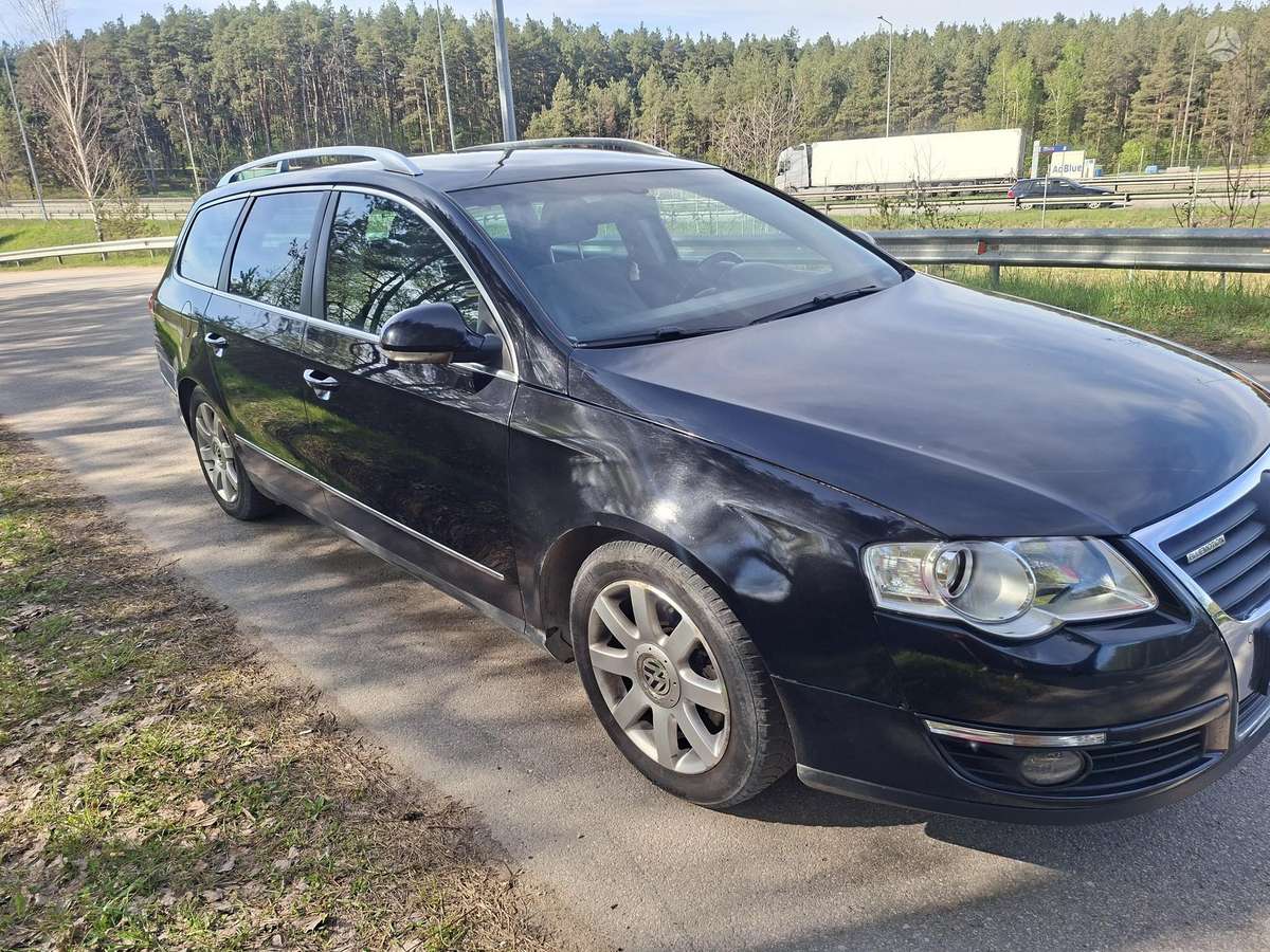 Volkswagen Passat 2010 — interior