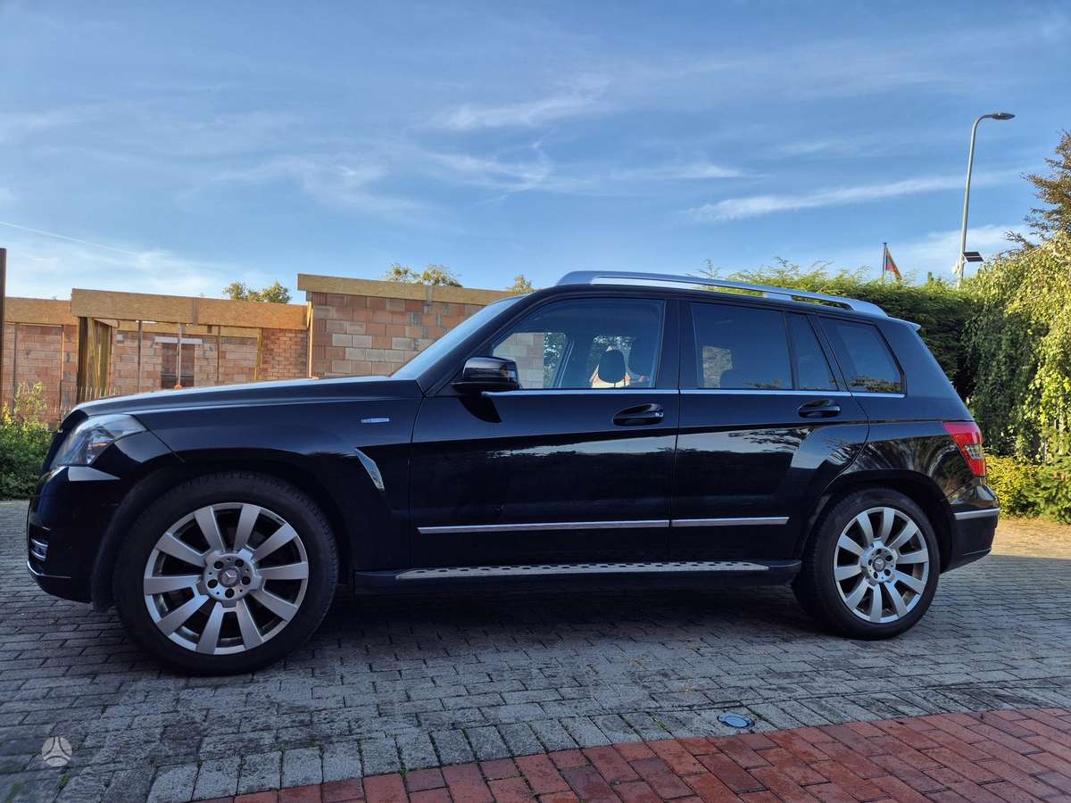 Mercedes-Benz GLK220 2010 — interior