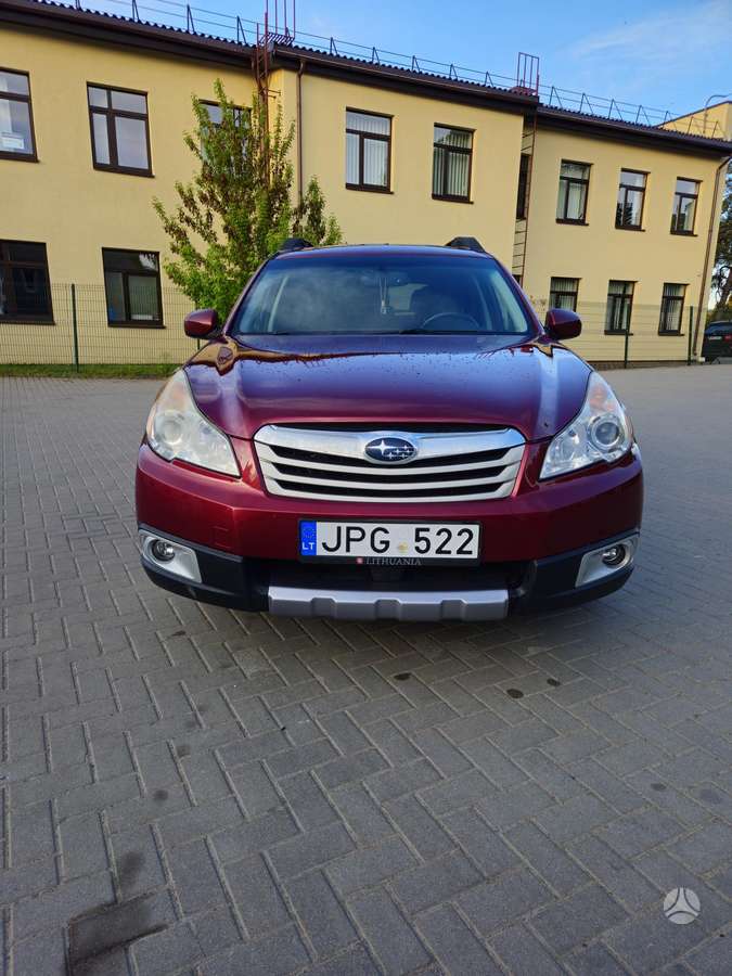 Subaru Outback 2012 — rear view