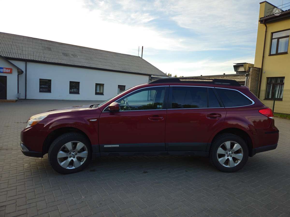 Subaru Outback 2012 — interior