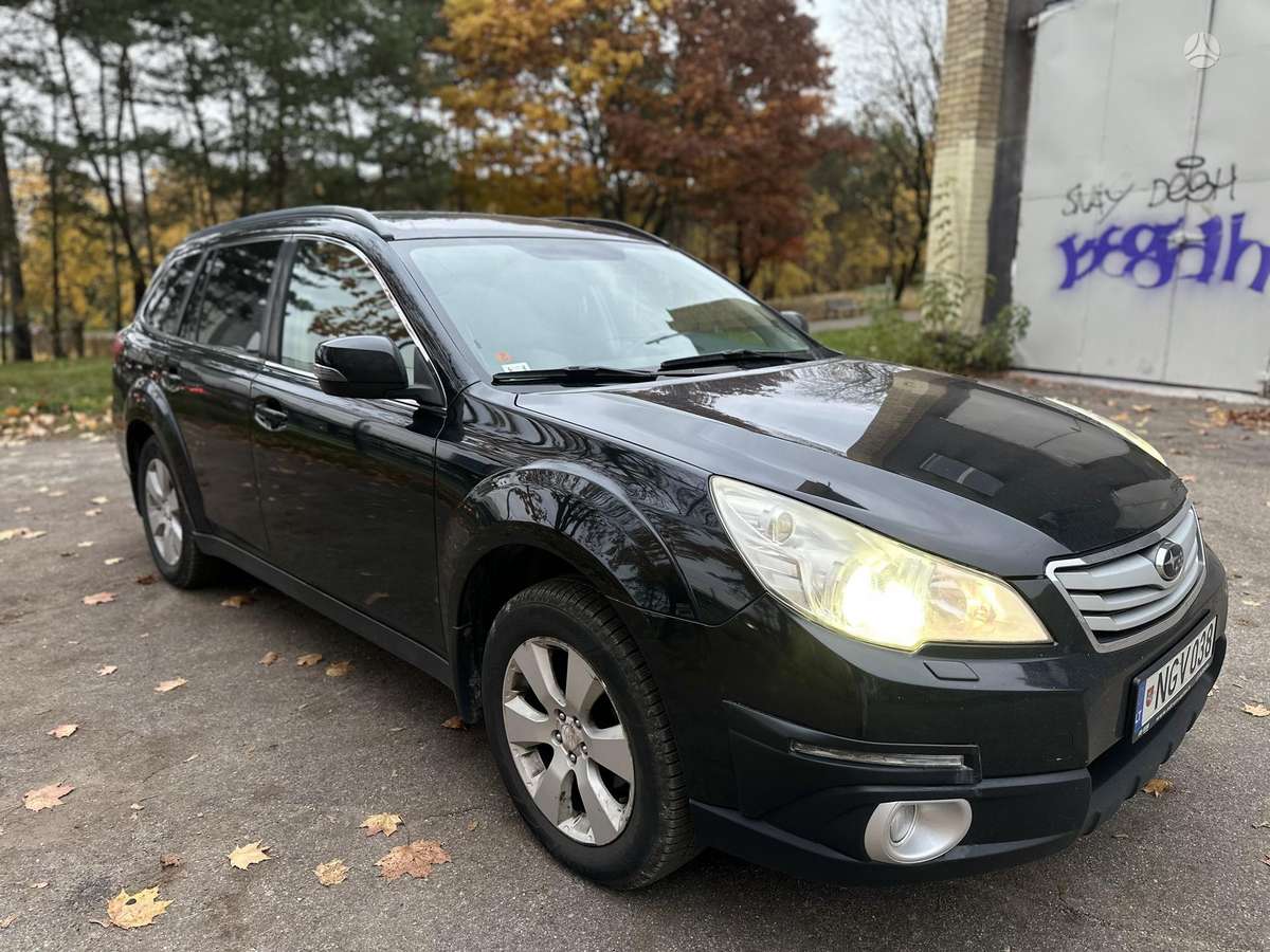 Subaru Outback 2012 — interior