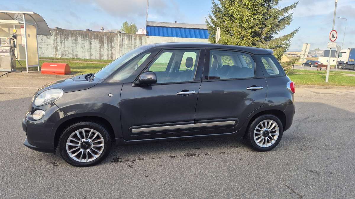 Fiat 500L 2015 — interior