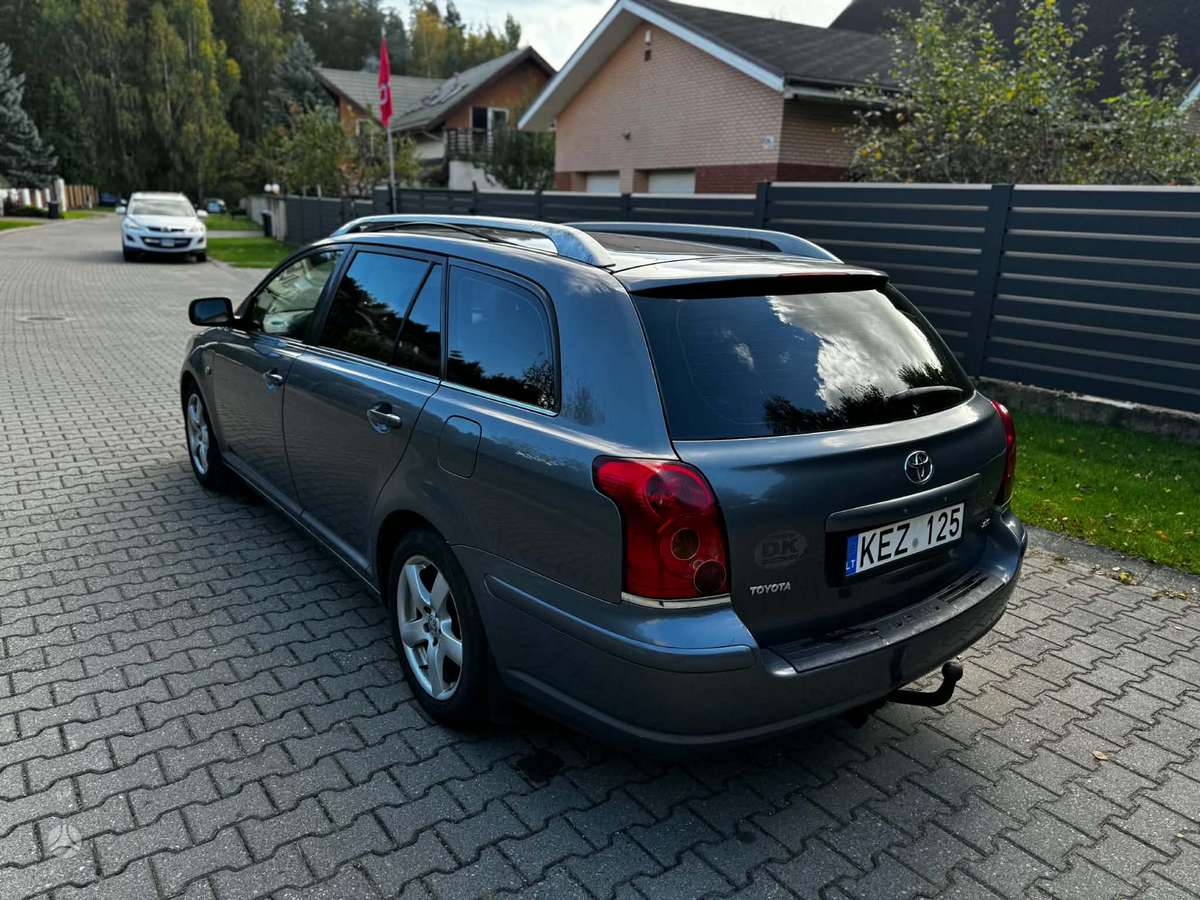 Toyota Avensis 2005 — engine 1794 cm³, 129 HP (95kW)