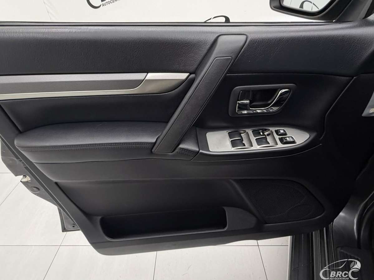 Mitsubishi Pajero 2011 — photo 22