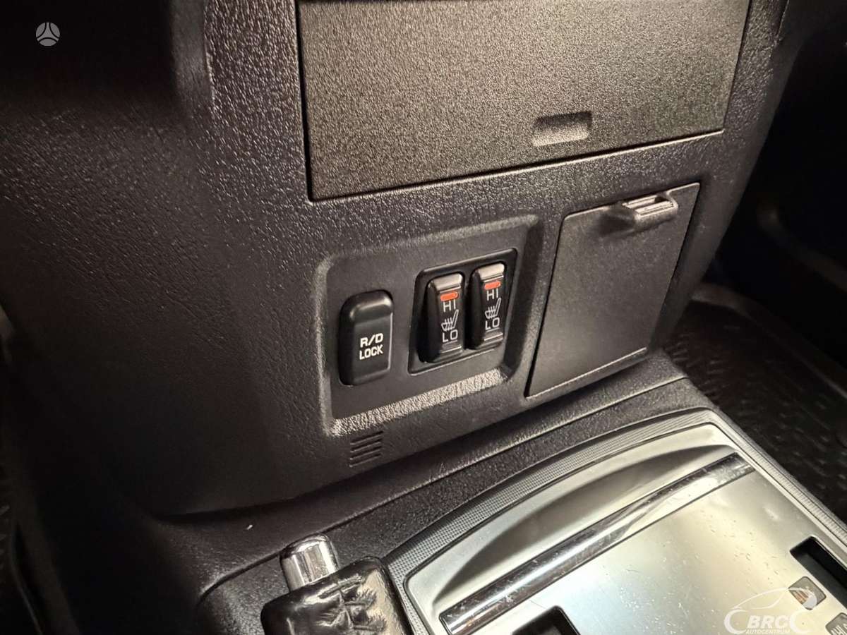 Mitsubishi Pajero 2011 — photo 29