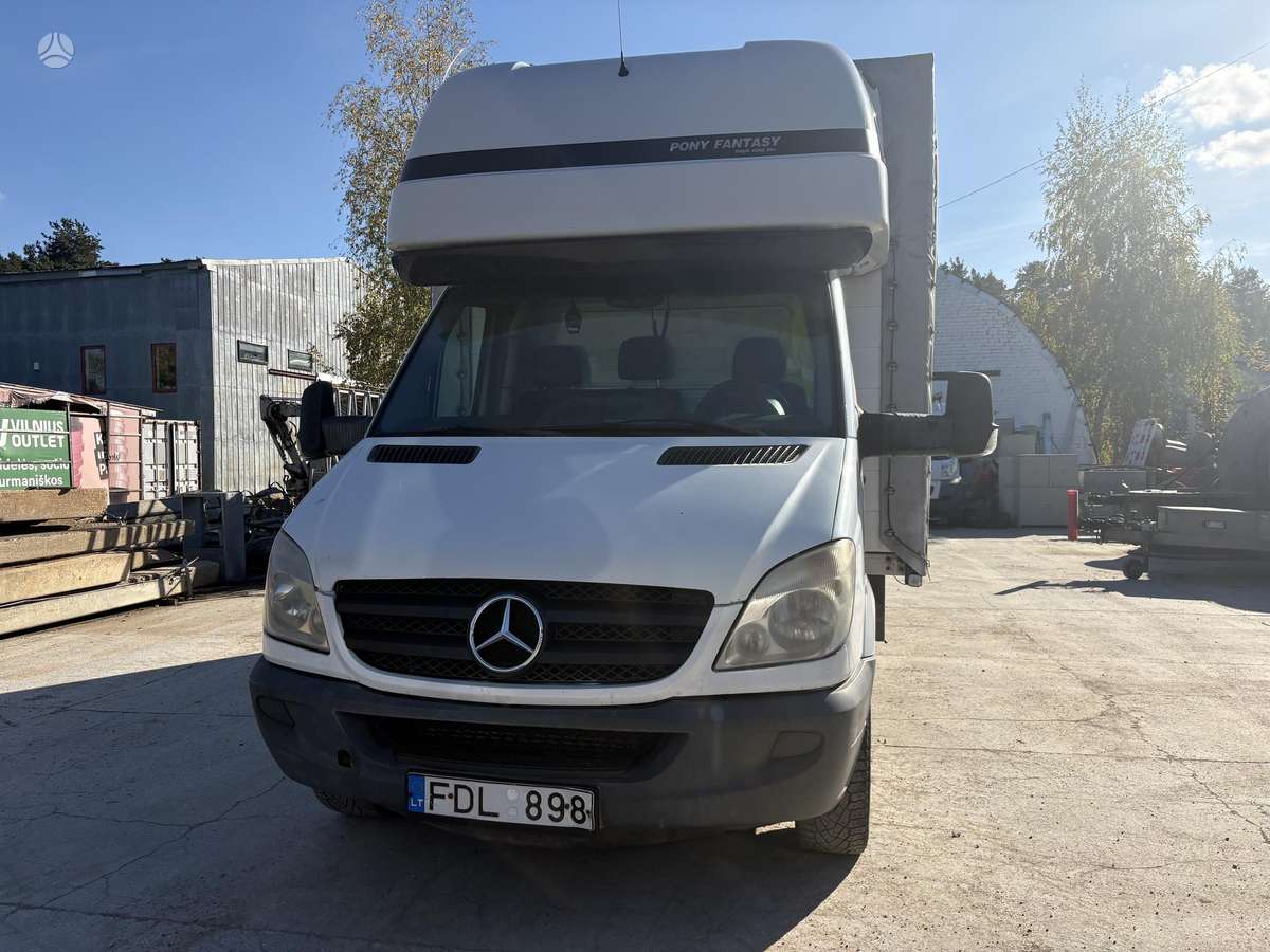 Mercedes-Benz Sprinter 2006 — rear view