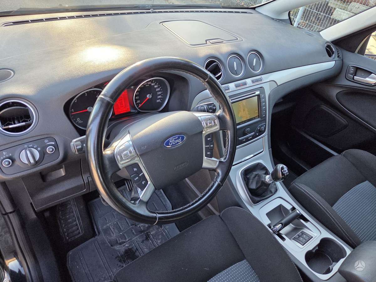 Ford S-MAX 2011 — photo 11