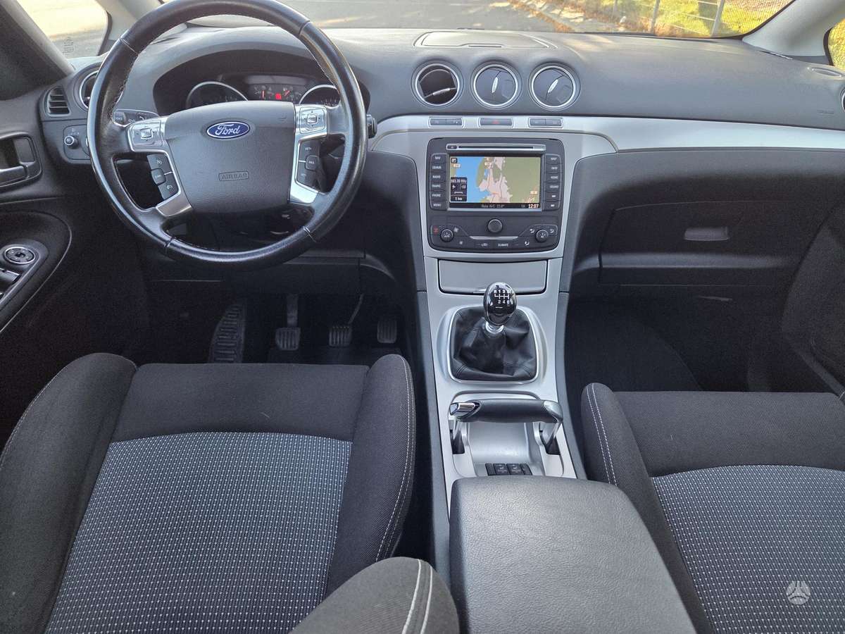 Ford S-MAX 2011 — photo 12