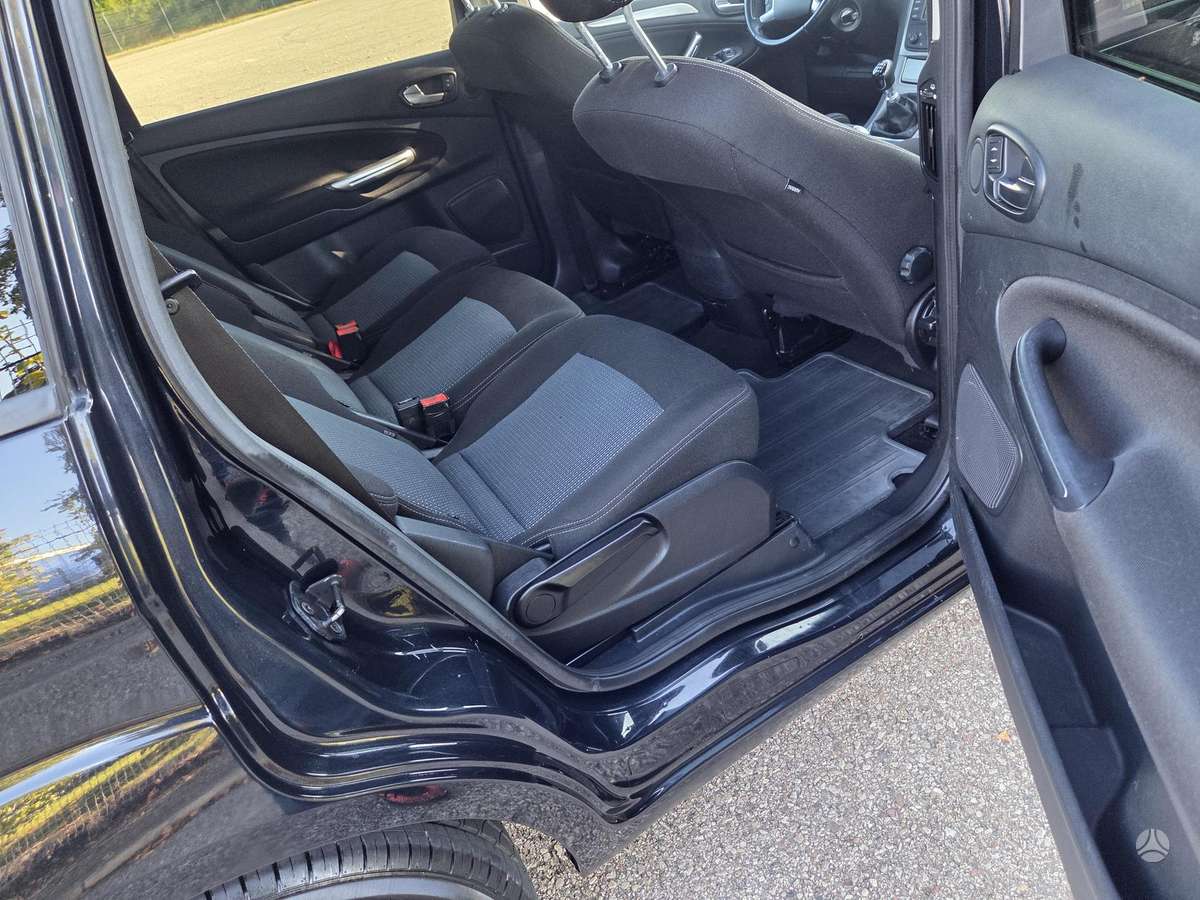 Ford S-MAX 2011 — photo 14