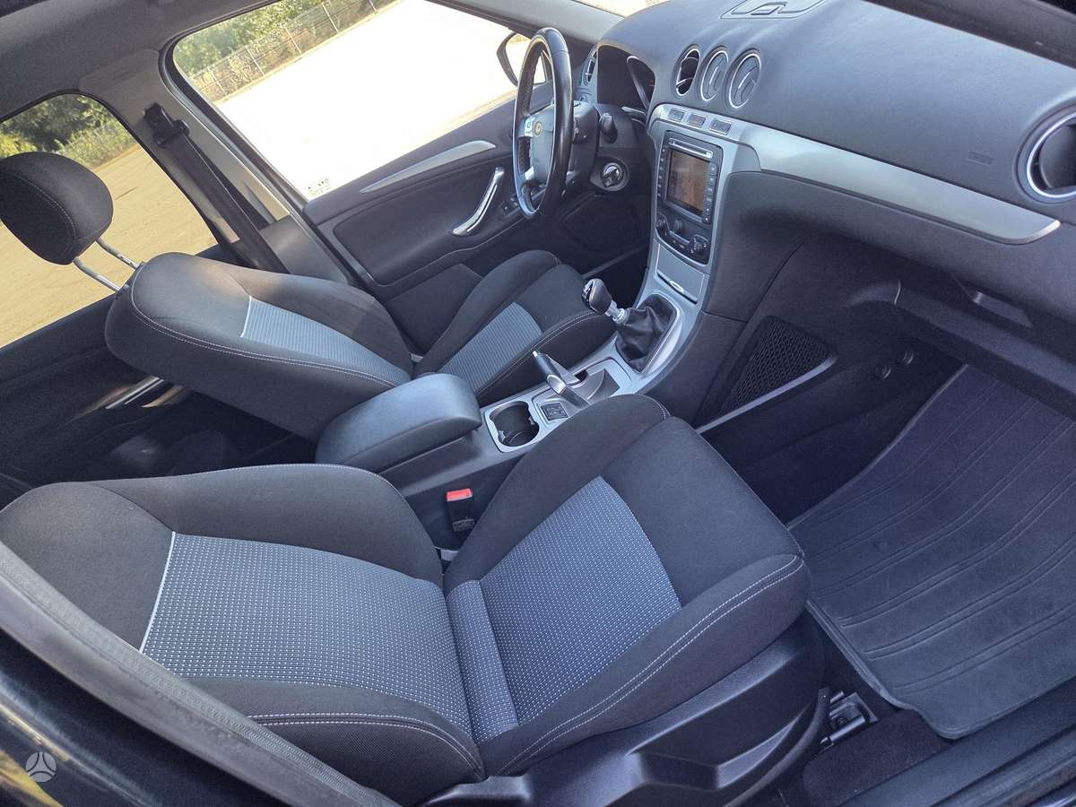 Ford S-MAX 2011 — photo 15
