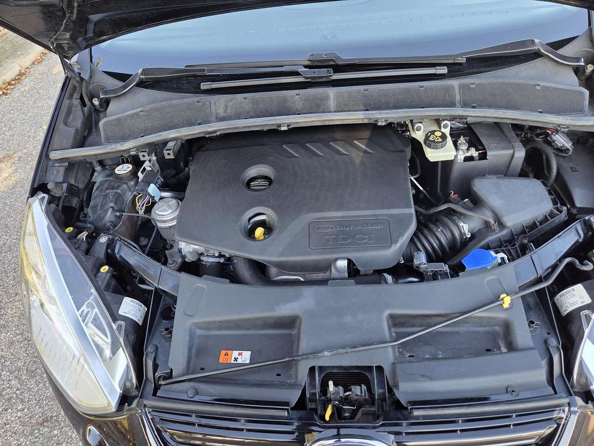 Ford S-MAX 2011 — photo 16