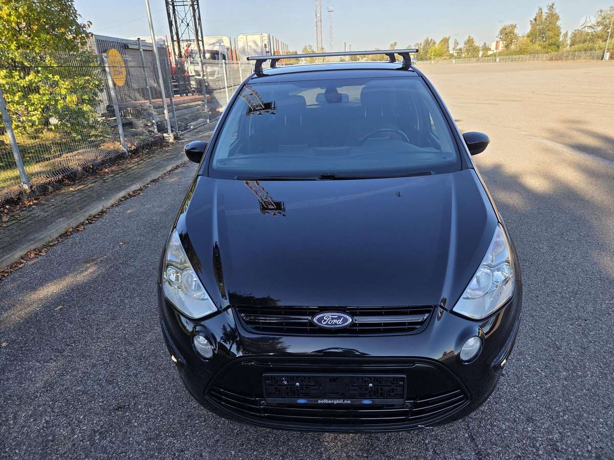 Ford S-MAX 2011 — rear view