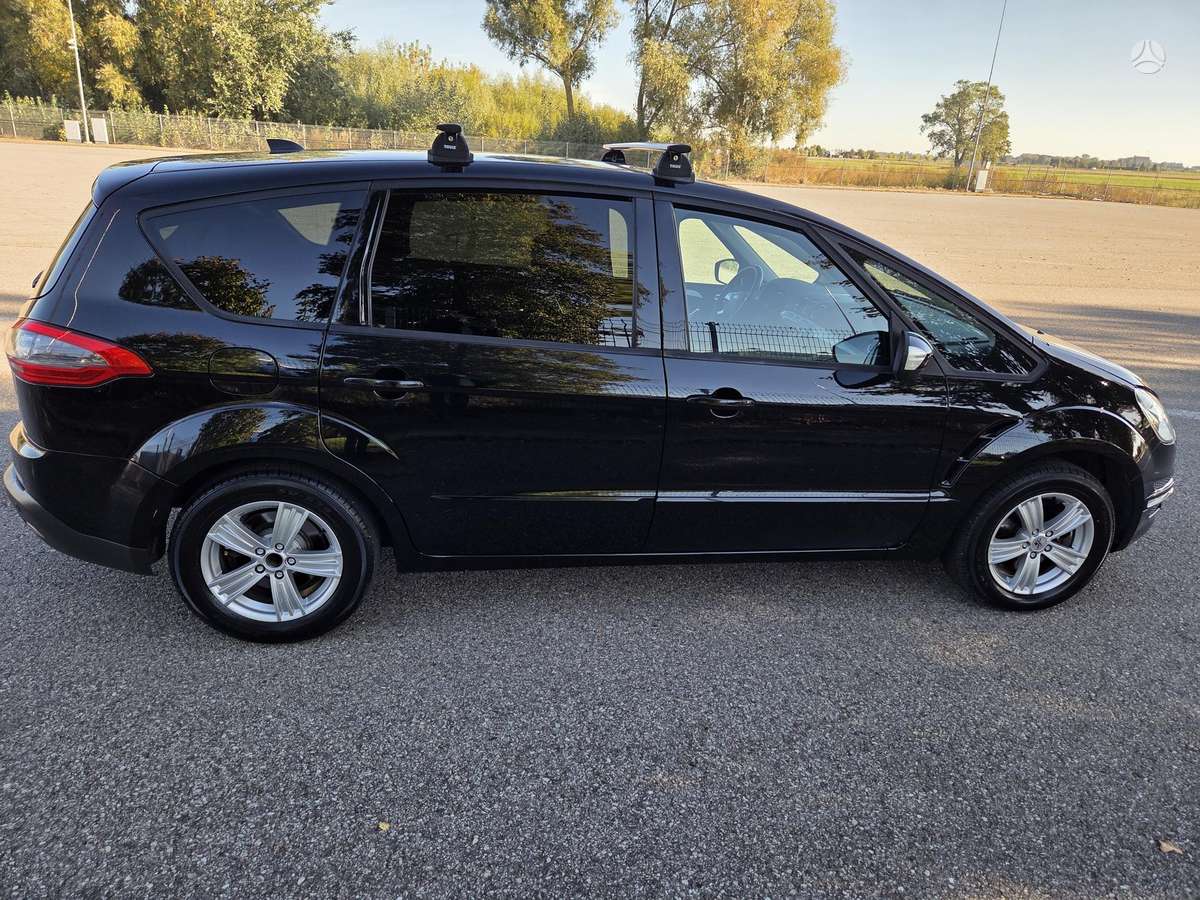 Ford S-MAX 2011 — interior