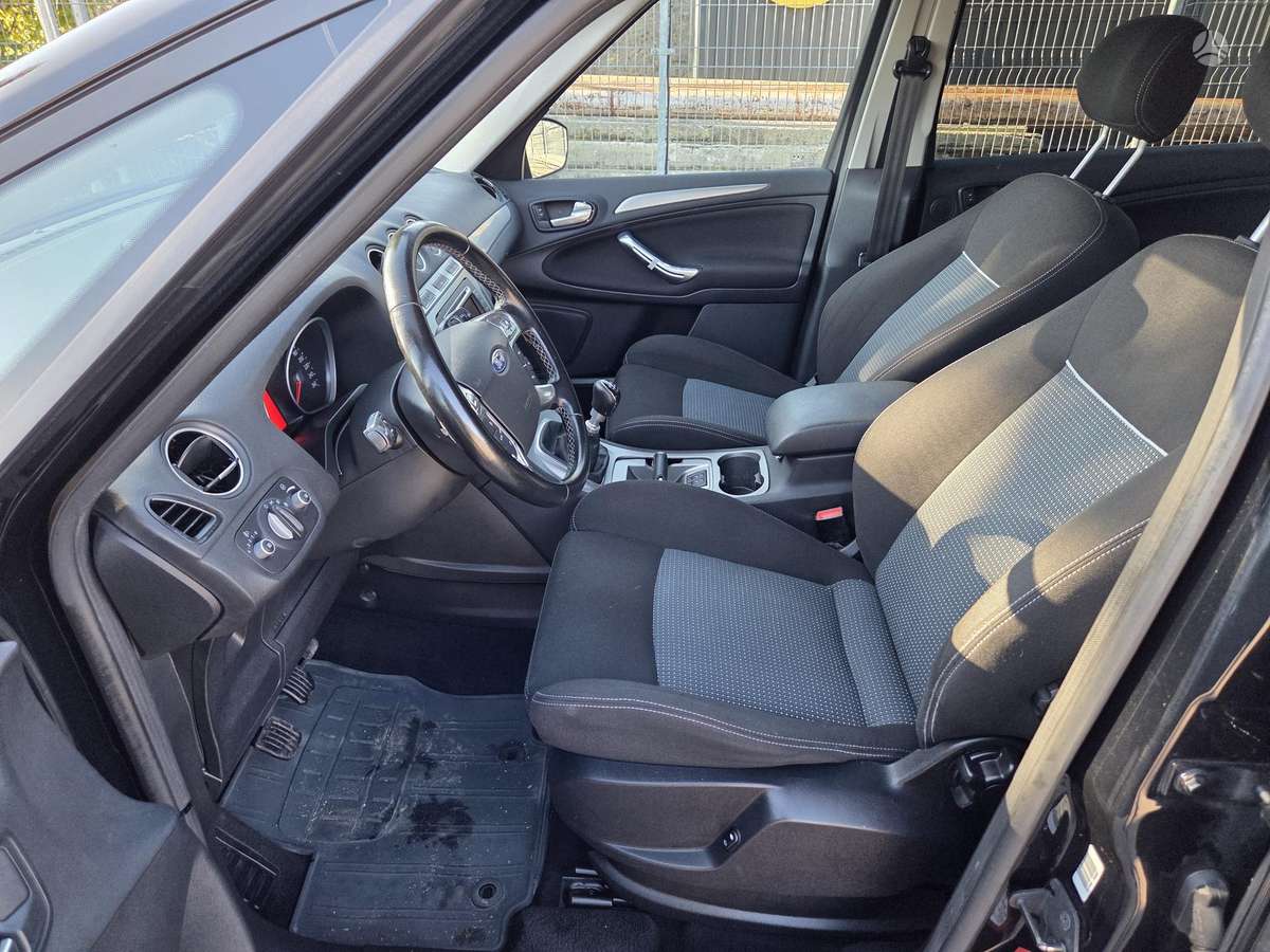 Ford S-MAX 2011 — photo 9