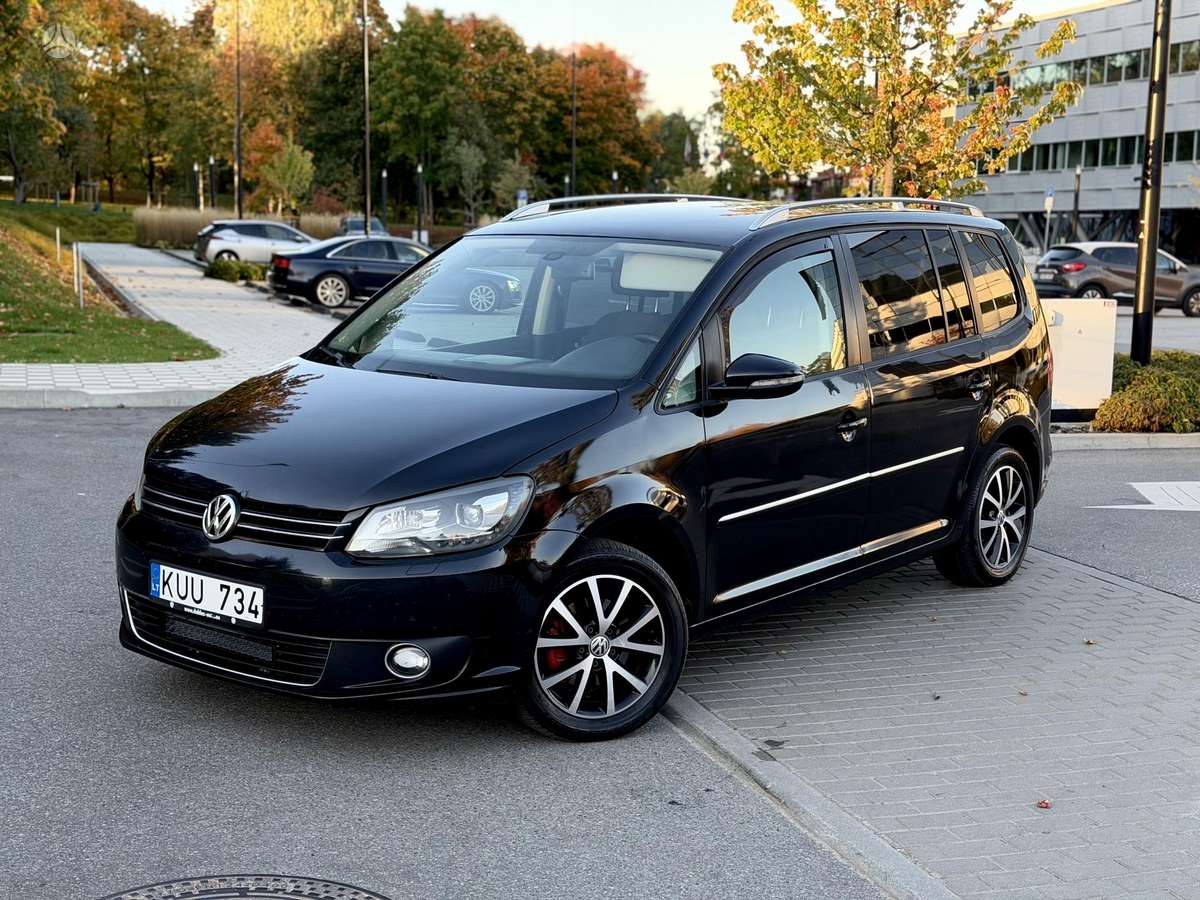 Volkswagen Touran 2012 — rear view