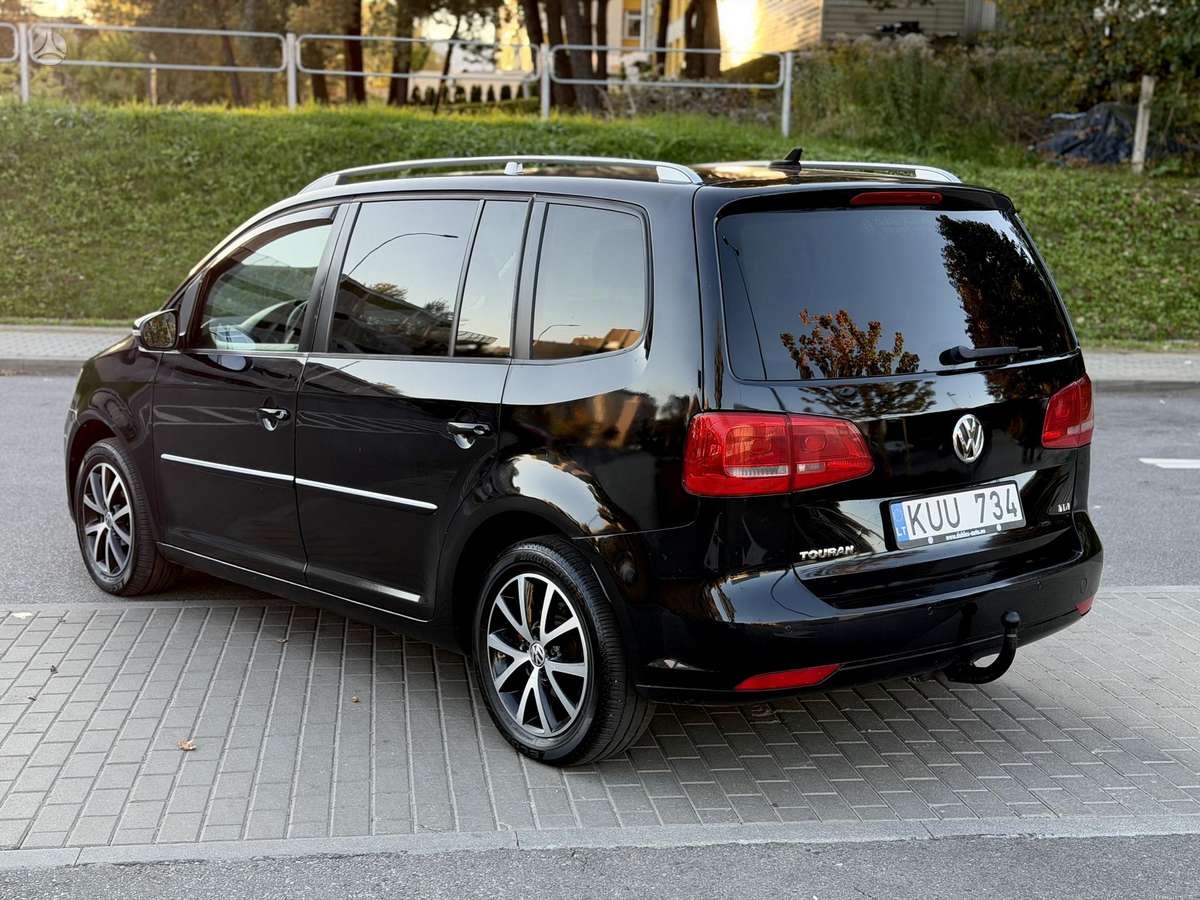 Volkswagen Touran 2012 — engine