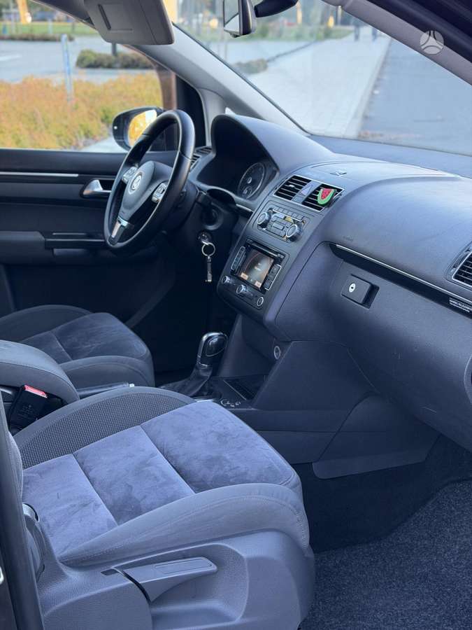 Volkswagen Touran 2012 — photo 8