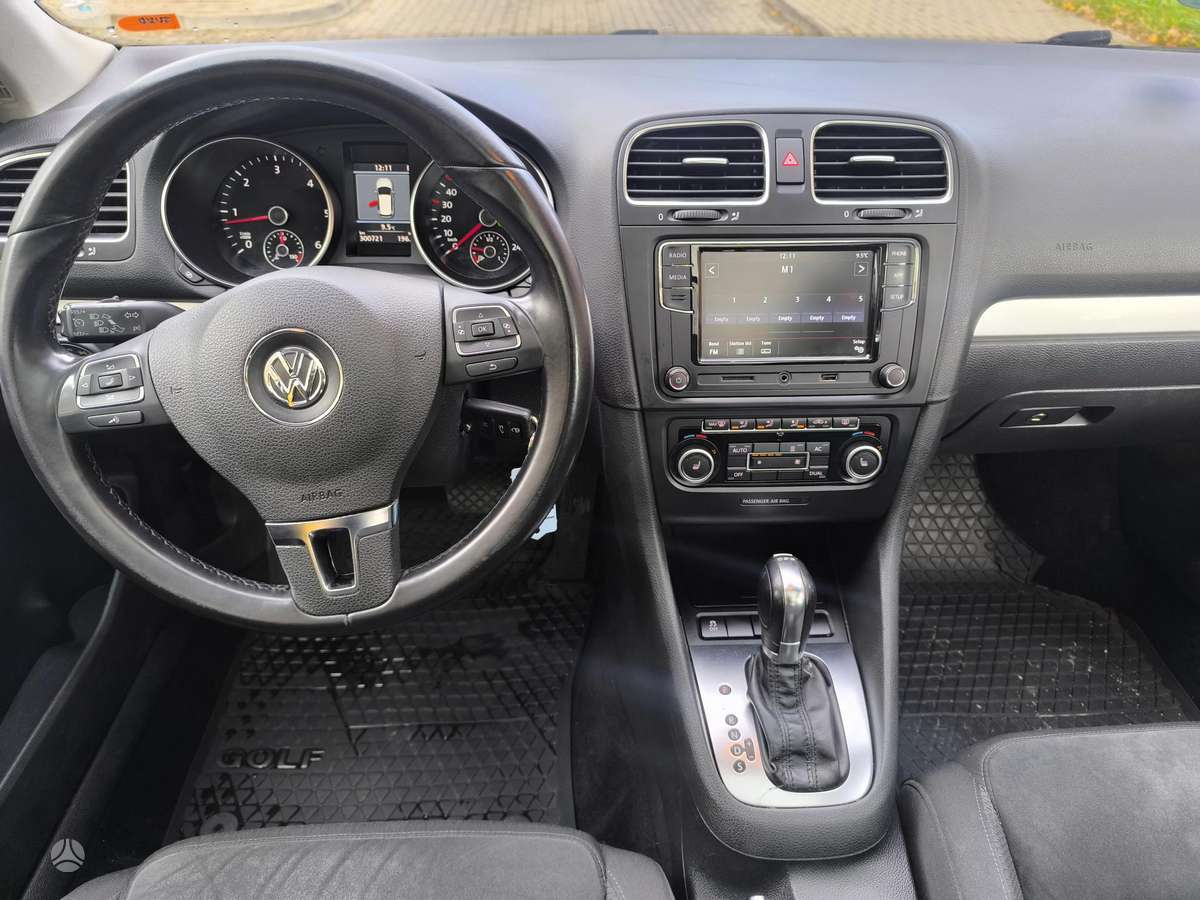 Volkswagen Golf 2012 — вигляд ззаду