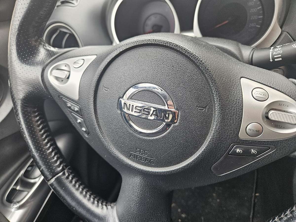 Nissan Juke 2011 — rear view