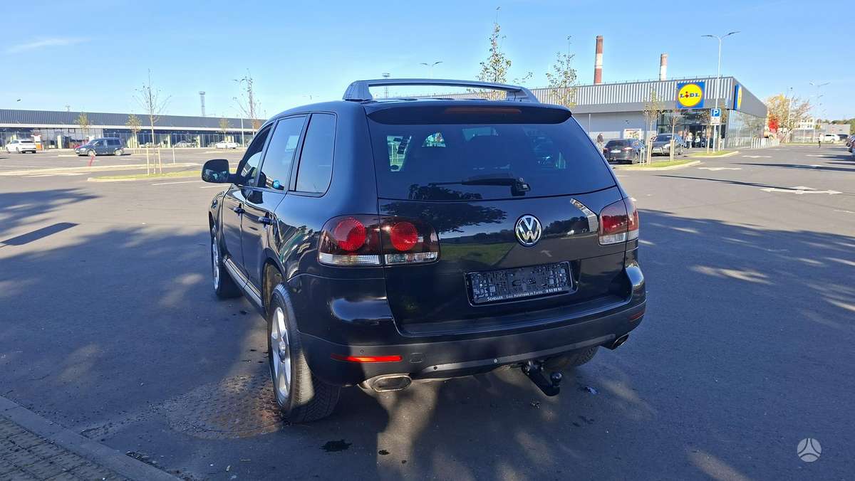 Volkswagen Touareg 2009 — photo 11