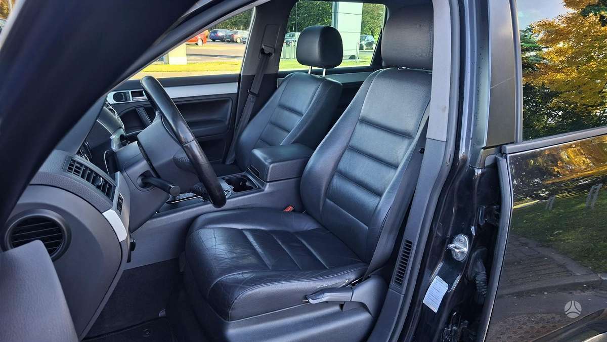 Volkswagen Touareg 2009 — photo 15