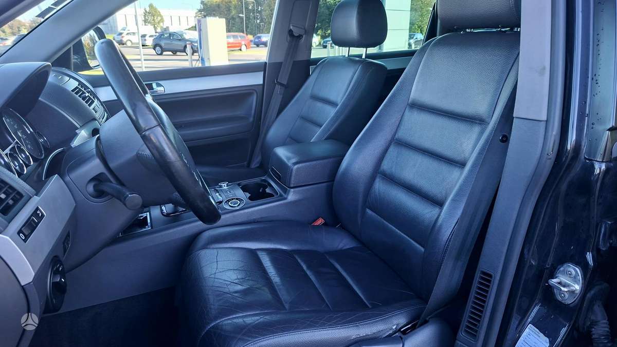 Volkswagen Touareg 2009 — photo 16