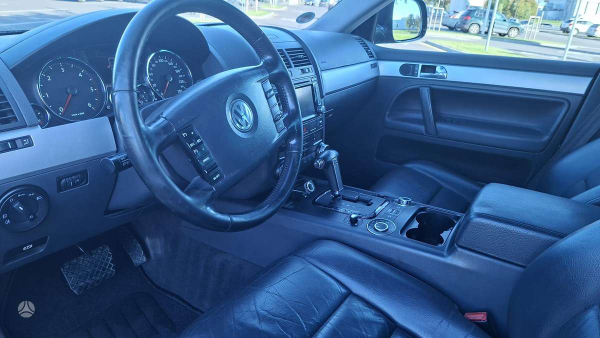 Volkswagen Touareg 2009 — photo 17