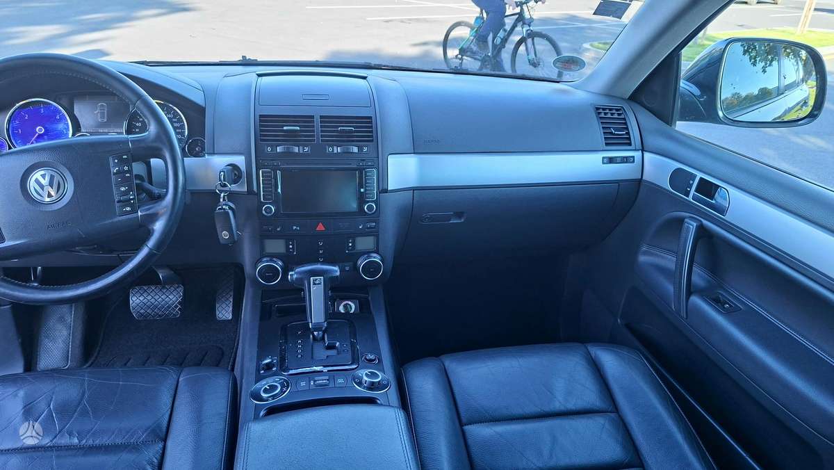 Volkswagen Touareg 2009 — photo 20