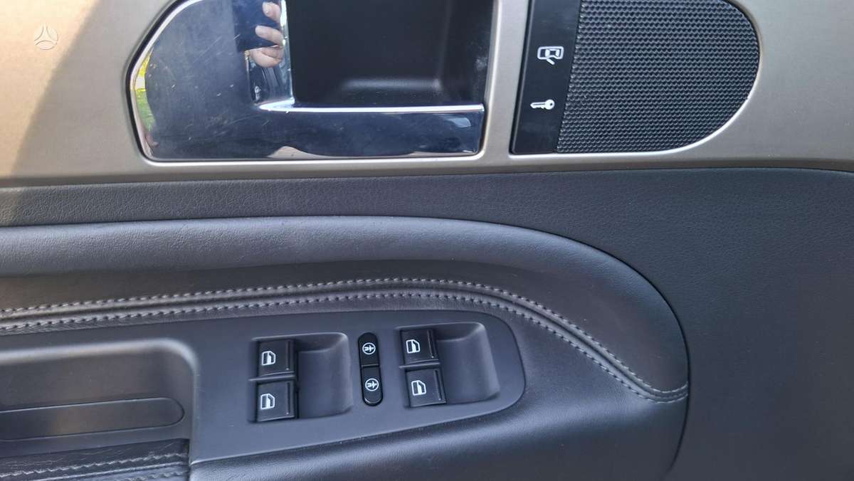 Volkswagen Touareg 2009 — photo 21