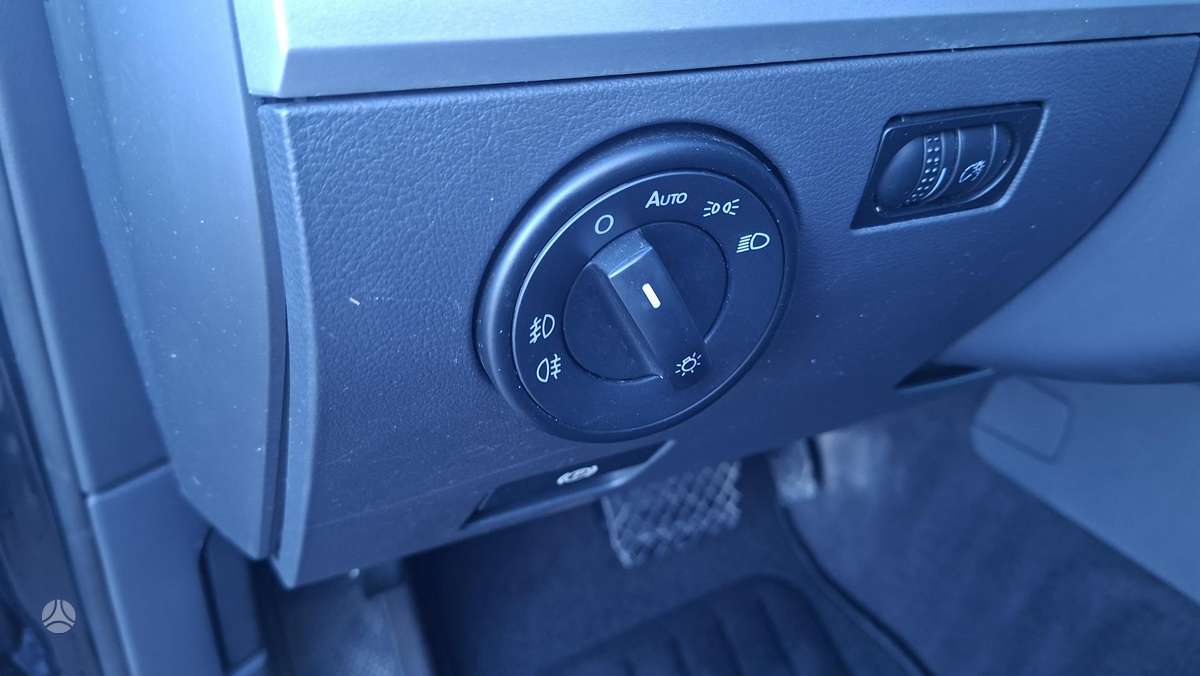 Volkswagen Touareg 2009 — photo 22