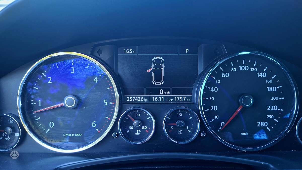 Volkswagen Touareg 2009 — photo 27