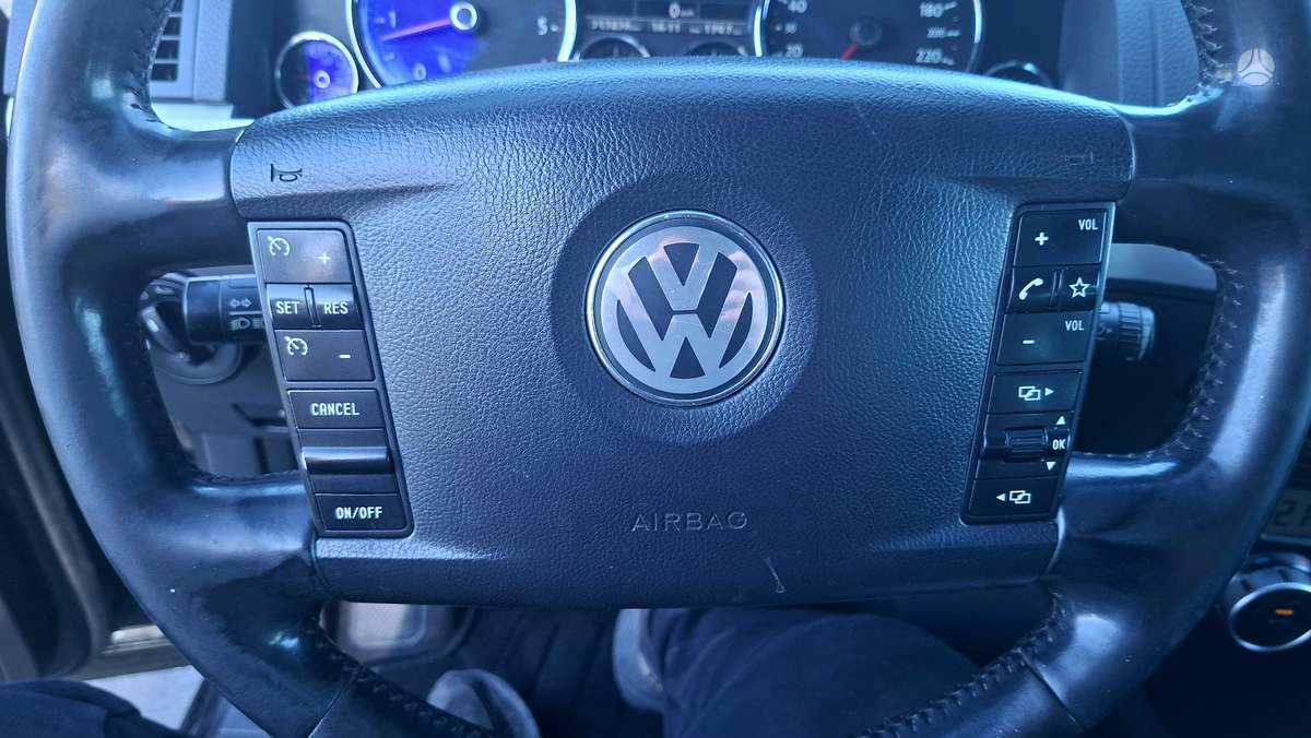 Volkswagen Touareg 2009 — photo 28