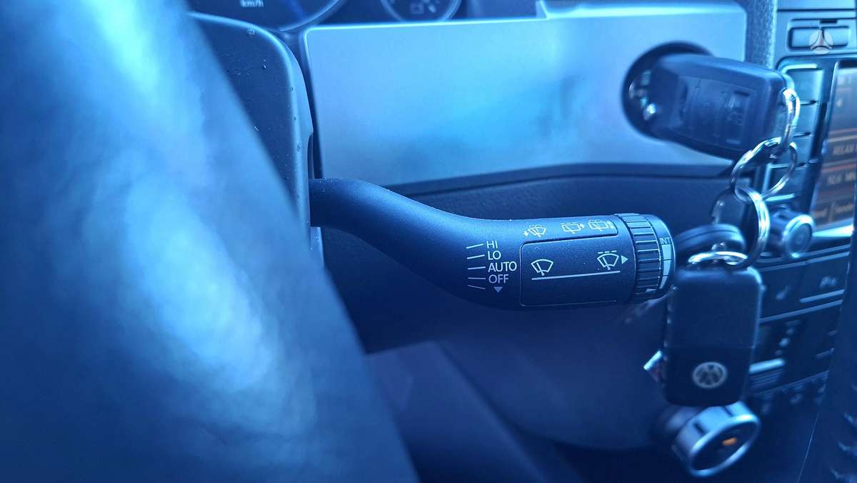 Volkswagen Touareg 2009 — photo 30