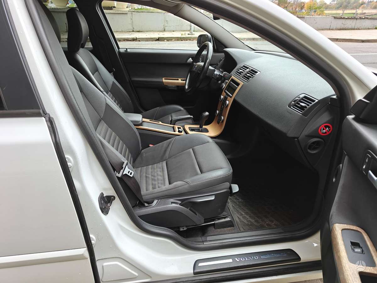 Volvo V50 2007 — photo 11
