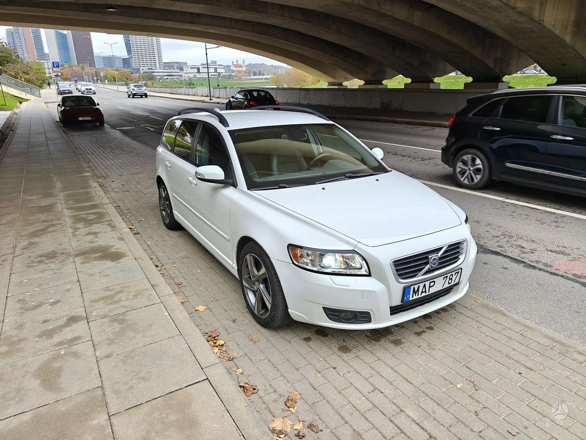 Volvo V50 2007 — rear view