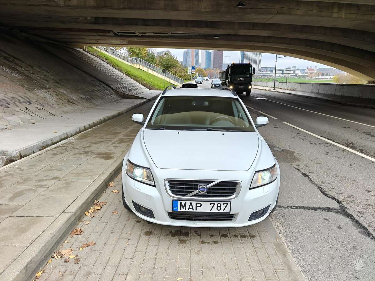 Volvo V50 2007 — interior