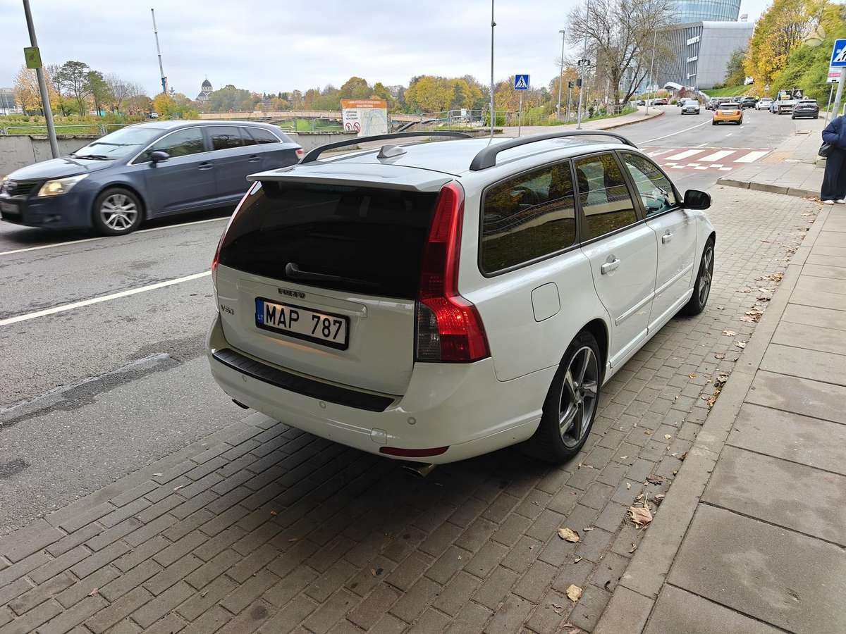 Volvo V50 2007 — engine 2400 cm³, 179 HP (132kW)