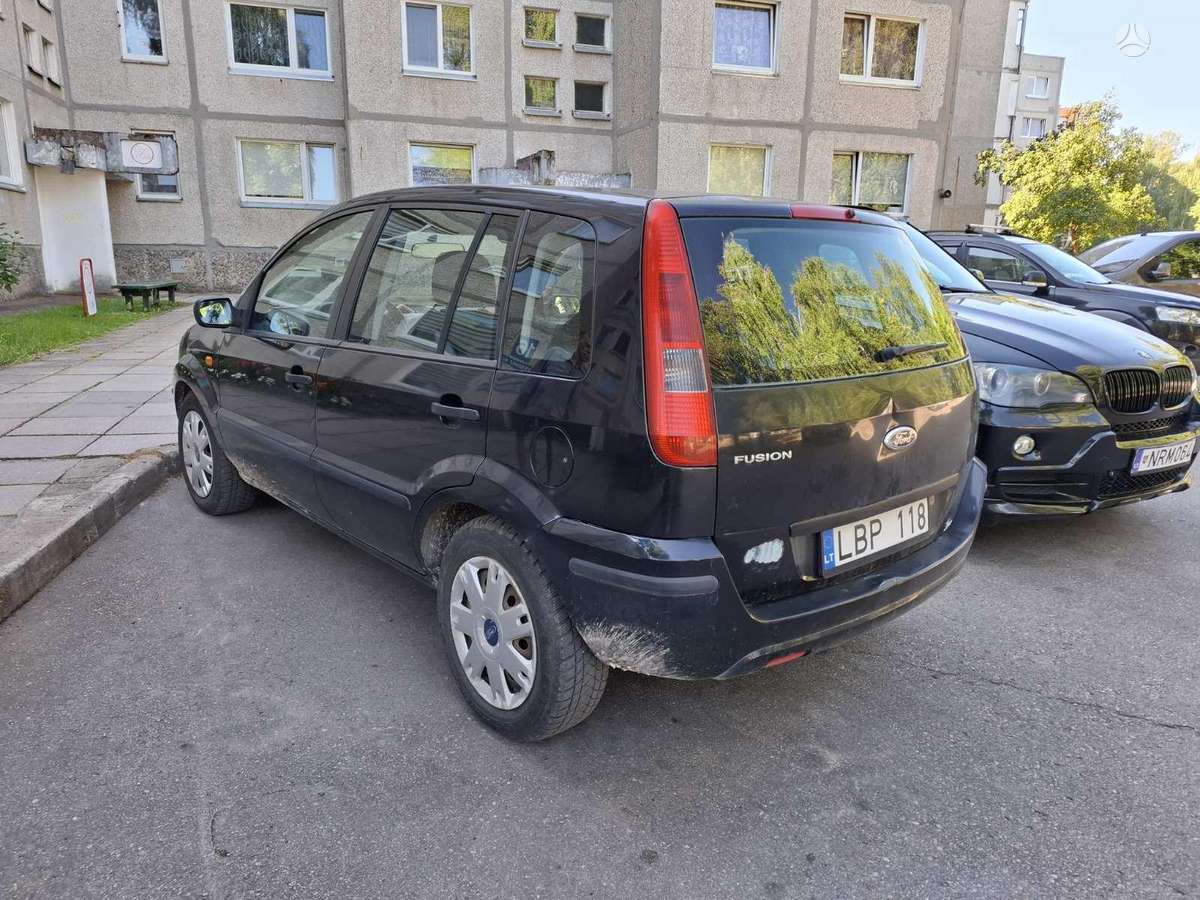 Ford Fusion 2004 — салон