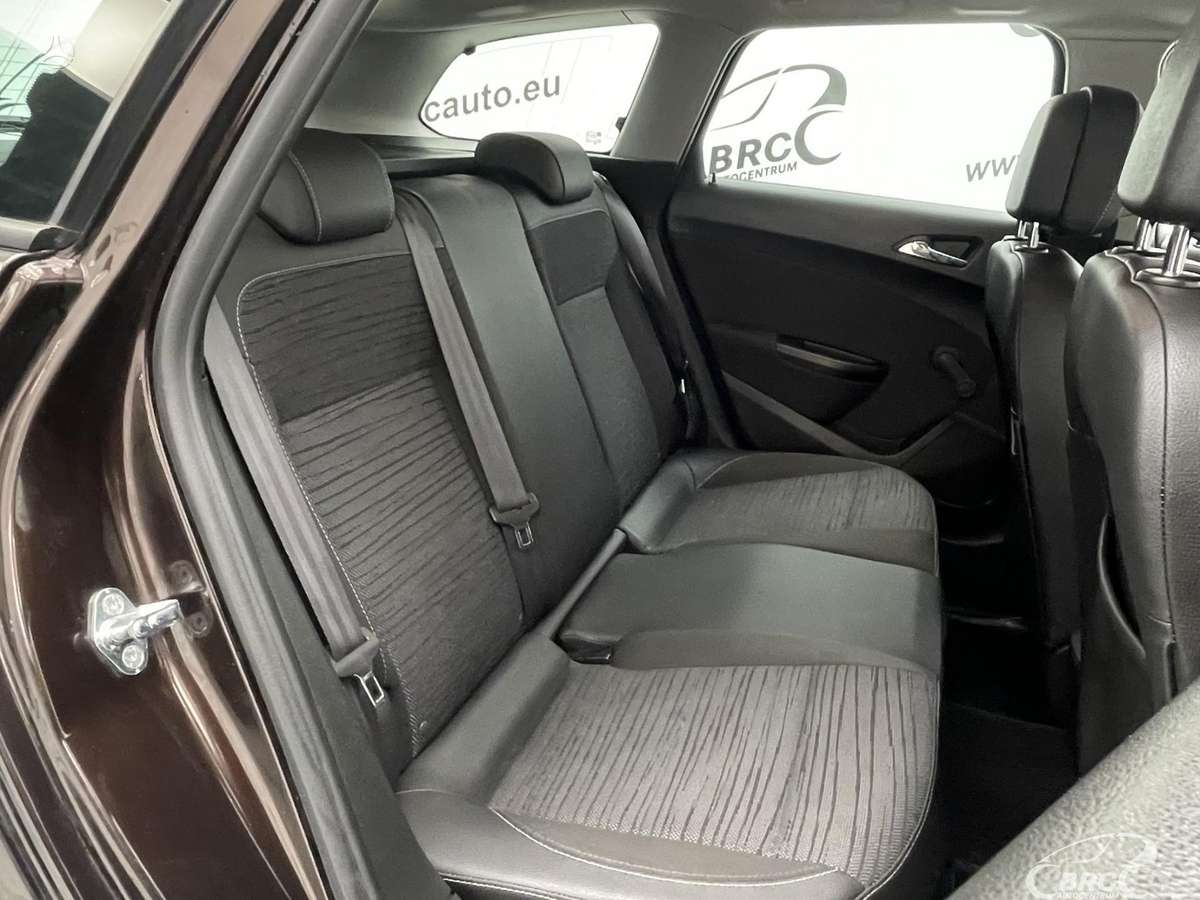 Opel Astra 2015 — photo 12