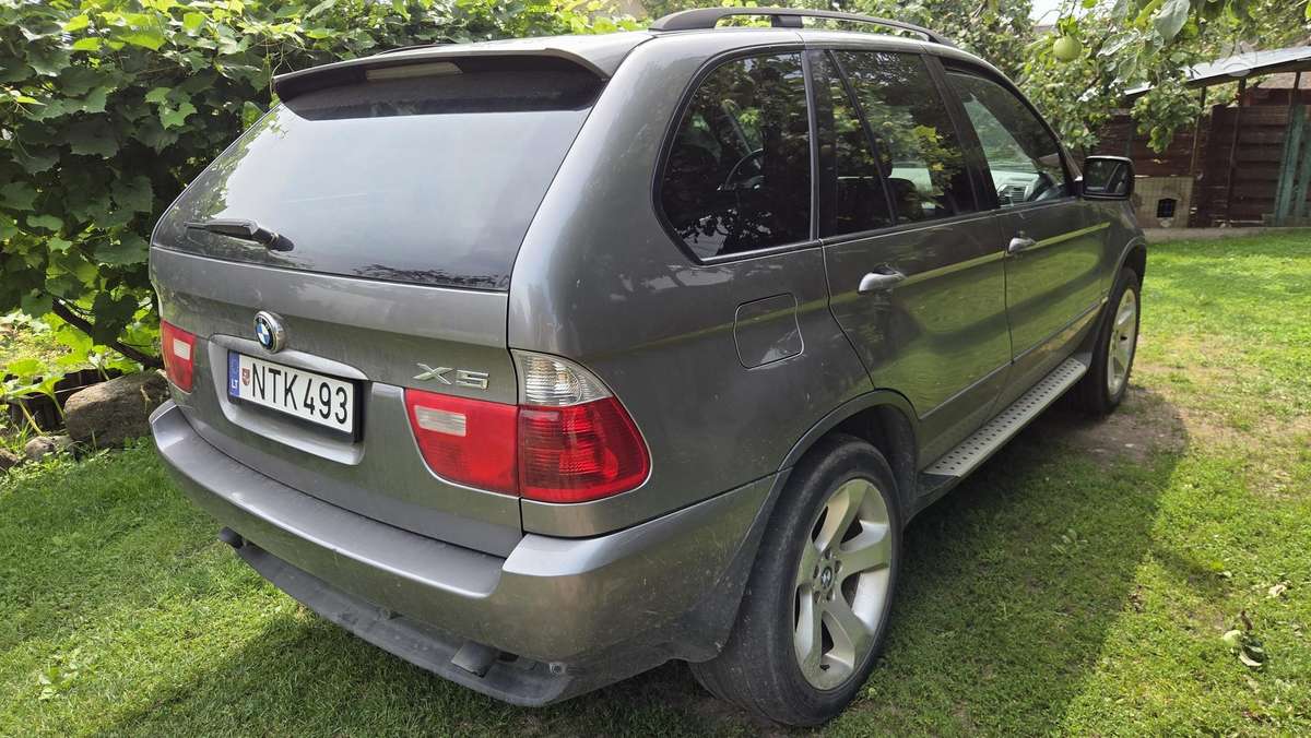 BMW X5 2004 — салон