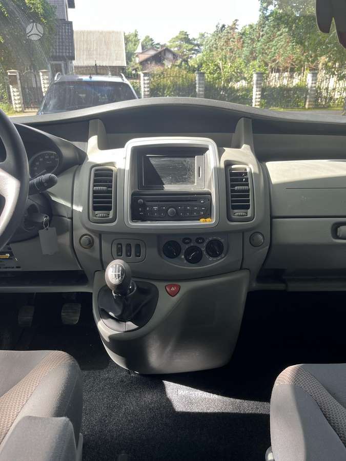 Opel Vivaro 2011 — photo 10