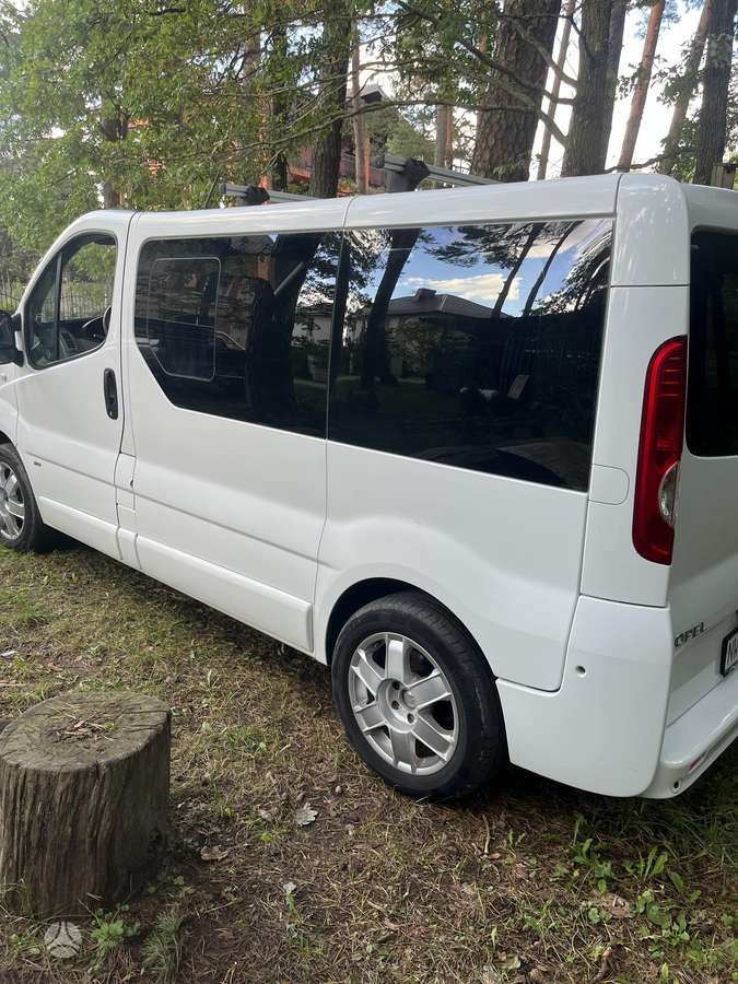 Opel Vivaro 2011 — photo 5